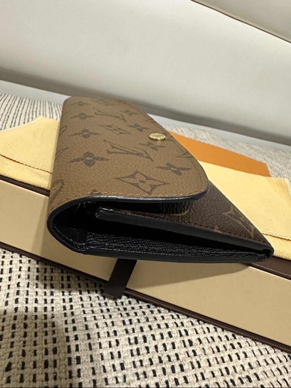 Louis Vuitton Reverse Sarah Wallet - Picture 5 of 12